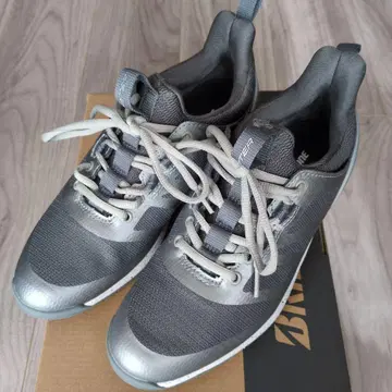 미사용 새상품 브릿지스톤 스파이크리스 골프화 제로 스파이크 바이터 라이트