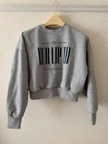 HER LIP TO 그레이 크롭 맨투맨