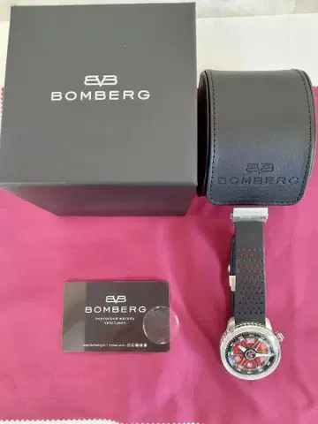 봄버그 BOMBERG BB-01 오토매틱, 레드 다이얼