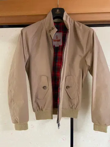 바라쿠타 G9 베이지 스탠드 카라 자켓