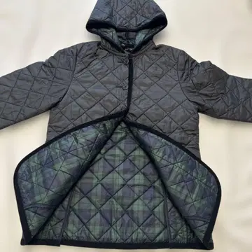 후드 부착 블랙 퀼팅 자켓