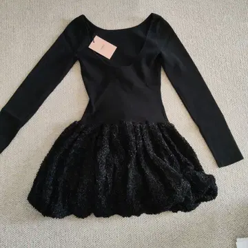 eimy 보트넥 벌룬 니트 미니 원피스