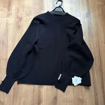 새상품 메독 스콧 클럽 긴팔 니트 블랙 펄 장식