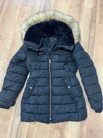ZARA 블랙 다운 자켓 후드 부착