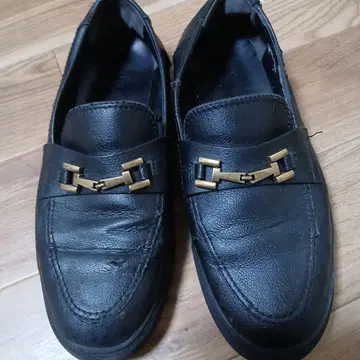 블랙 로퍼 골드 금장 장식 포함