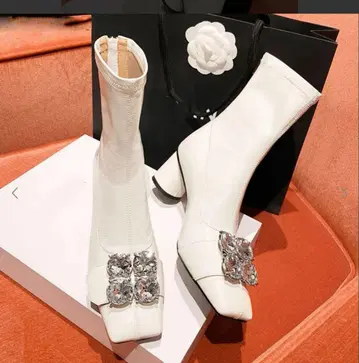 화이트 크리스탈 장식 힐 부츠