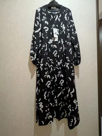 RAIDATE 블랙 화이트 추상 무늬 원피스