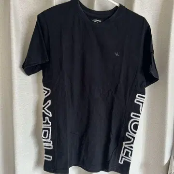 L 사이즈 자수 로고 T셔츠 우노피우노우과레토레 릴랙스