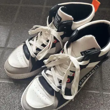 패션 로고 포함 하이컷 스니커즈