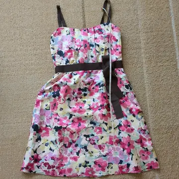 체스티 미사용 새상품 무릎 기장 원피스 사이즈 1