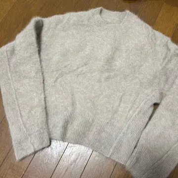 슈즈넷 폭스 캐시미어 라이트 베이지 크루넥 스웨터