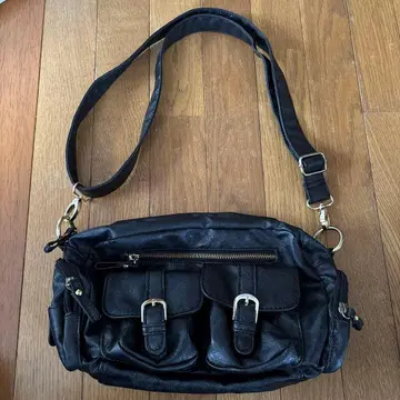 블랙 합성 피혁 숄더백 y2k