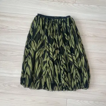 올리브 그린 블랙 잎 패턴 플레어 스커트