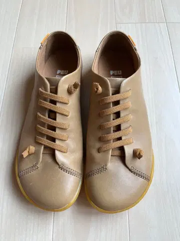캠퍼 PEU 베이지 레이스업 슈즈