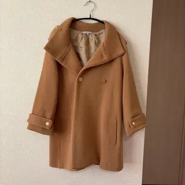 베이지 더블 브레스트 피 코트