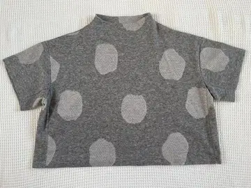 그레이 도트 무늬 니트 5부 소매 상의