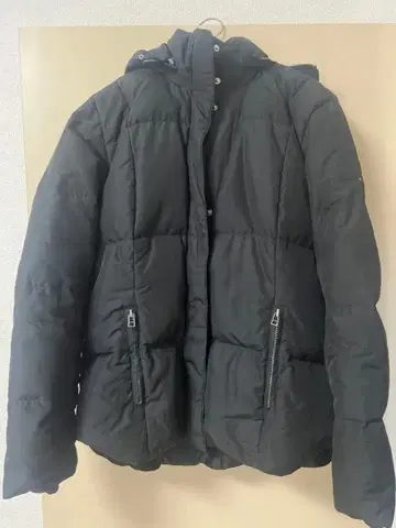 타미힐피거 다운 자켓 블랙 후드 부착
