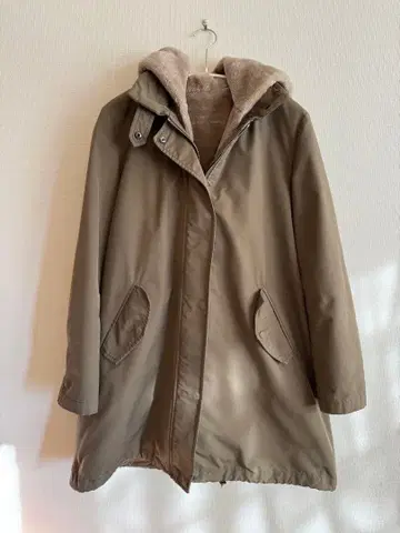 Ballsey TOMORROWLAND 카키 보아 코트