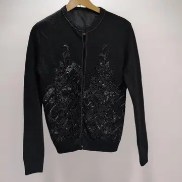 블랙 비즈 자수 앞 후크 여밈 가디건