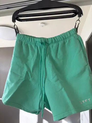 LYFT 민트 그린 숏팬츠