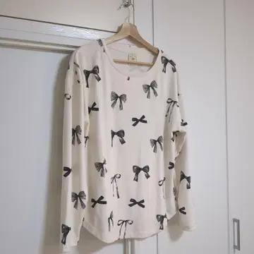 [ 새상품급 ] 젤라또피케 리본 무늬 룸웨어 상하의 세트