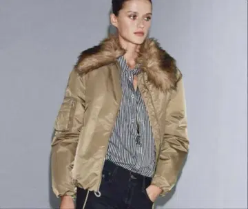 완판템 zara 새상품 인조 모피 옷깃 봄버 자켓 M