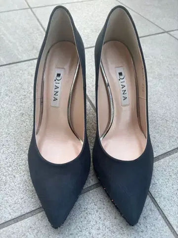 [ 새상품 ] DIANA 블랙 스틸레토 하이힐