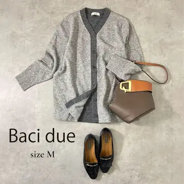 [ Baci due ] 바이컬러 V넥 니트 가디건 그레이 계열 M