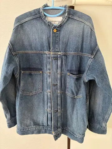 블루 데님 자켓 버튼 포함