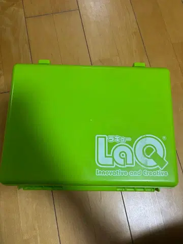 LaQ 케이스, 사용설명서 포함