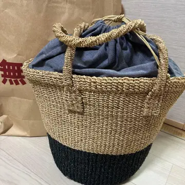 무인 스트라이프 디자인의 바스켓백