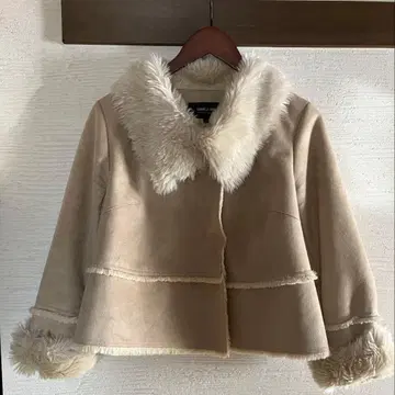 COMME CA ISM 컴시즘 페이크 무스탕 숏 기장 L