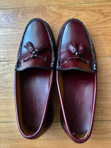 쉽스 버건디 태슬 슬립온