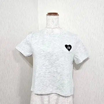 GRL 숏 기장 T셔츠 하트 자수 원 포인트 컴팩트 기장