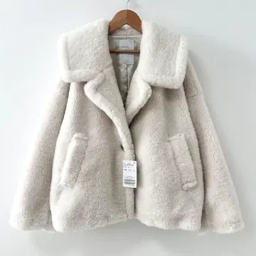 미사용 새상품 NOBLE 스노우 보아 빅 칼라 코트 내추럴 2024AW