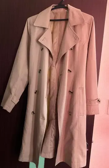 새상품급 베이지 트렌치코트 라펠 칼라