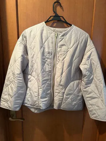 [ 미사용 새상품 정가 26000엔 ] 베이지 퀼팅 자켓 사이즈 38