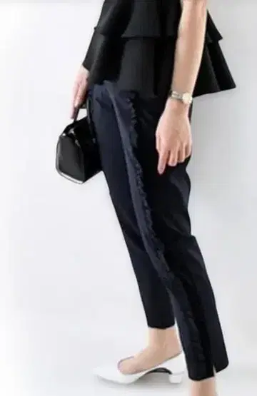 Neige 프릴 아이라인 팬츠 블랙