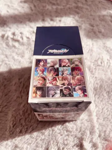 총 16종의 아이들리시 세븐 캐릭터 캔뱃지 컬렉션