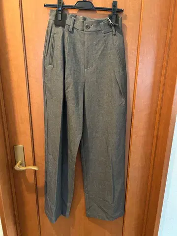 [ 미사용 새상품 정가 27000엔 ] 그레이 팬츠 8 years