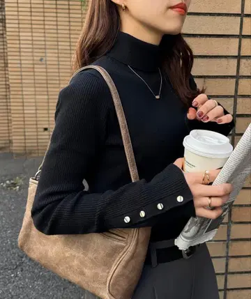 한 번 착용만 한 새상품급 [DISCOAT] 리브 소매 버튼 터틀