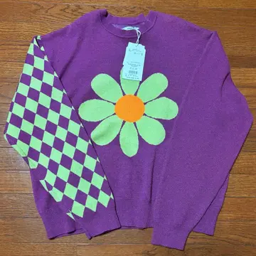 택 포함 모티브 로고 니트 플라워