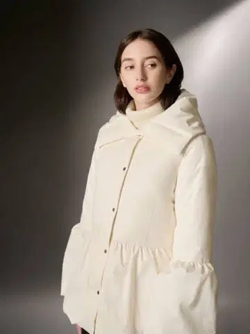 엠프리미어 페플럼 다운 화이트