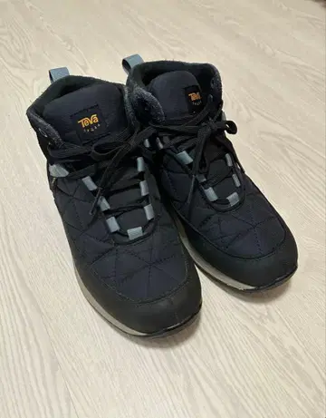 Teva 블랙 하이컷 스니커즈