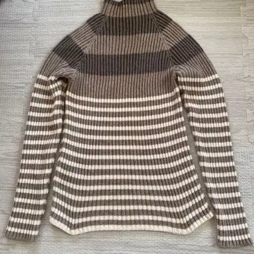 스트라이프 패턴 긴팔 스웨터 M 사이즈