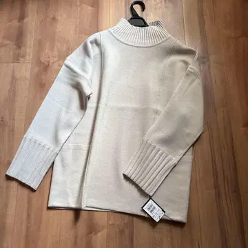 새상품 메독 정가 1만 5500엔 하이넥 긴팔 니트 스콧 클럽