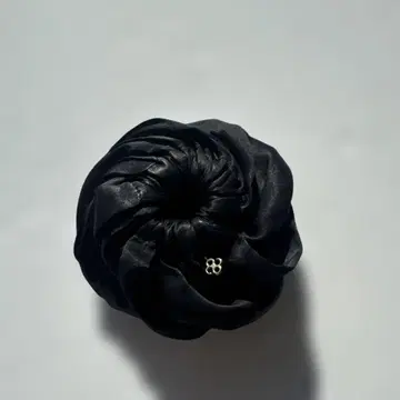 콜레트 마루프 스크런치 새틴 블랙 골드 참 포함