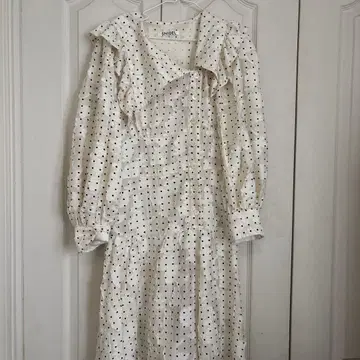 SNIDEL 도트 무늬 프릴 긴팔 원피스