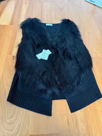 [택 포함 미사용 새상품] BEATRICE 블랙 퍼 베스트 38