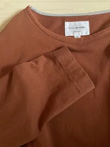 STILL BY HAND 홍차 긴팔 티셔츠